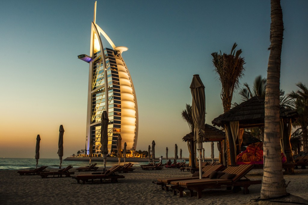 beach-hotel-dubai-photo-1418815018108-8d6ddf8da82d